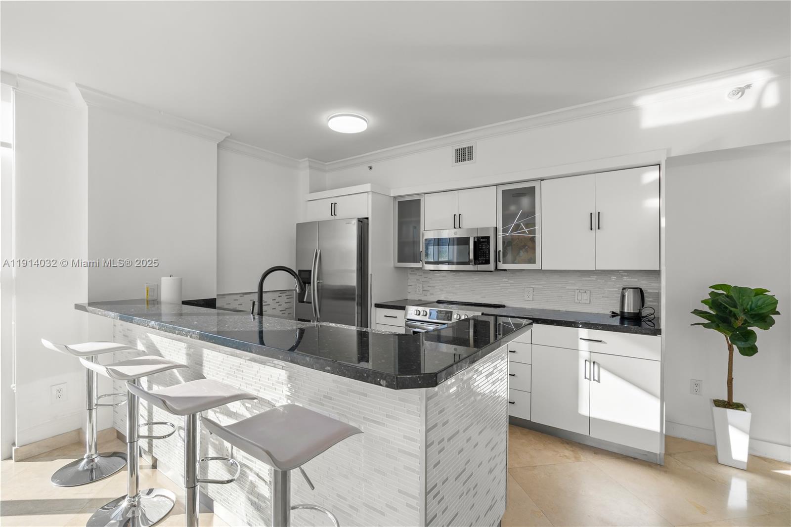 KING DAVID OF SUNNY ISLES - Residential