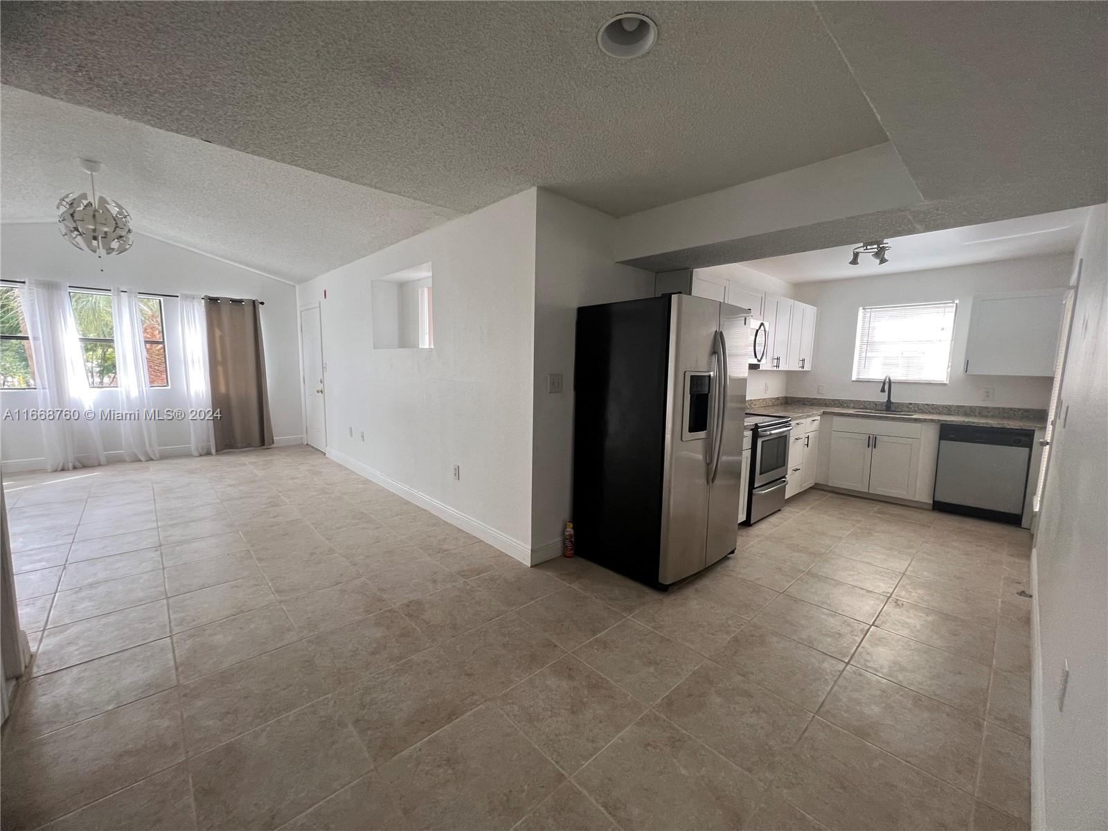 BISCAYNE BEACH CLUB CONDO - Residential