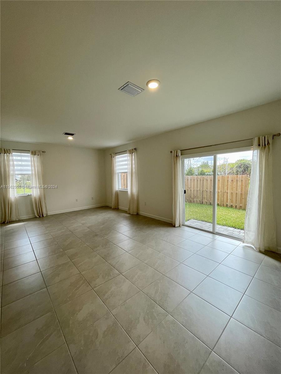 SUNSET TRAILS - Residential Lease
