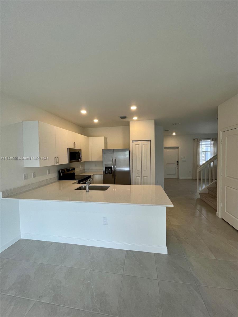 SUNSET TRAILS - Residential Lease