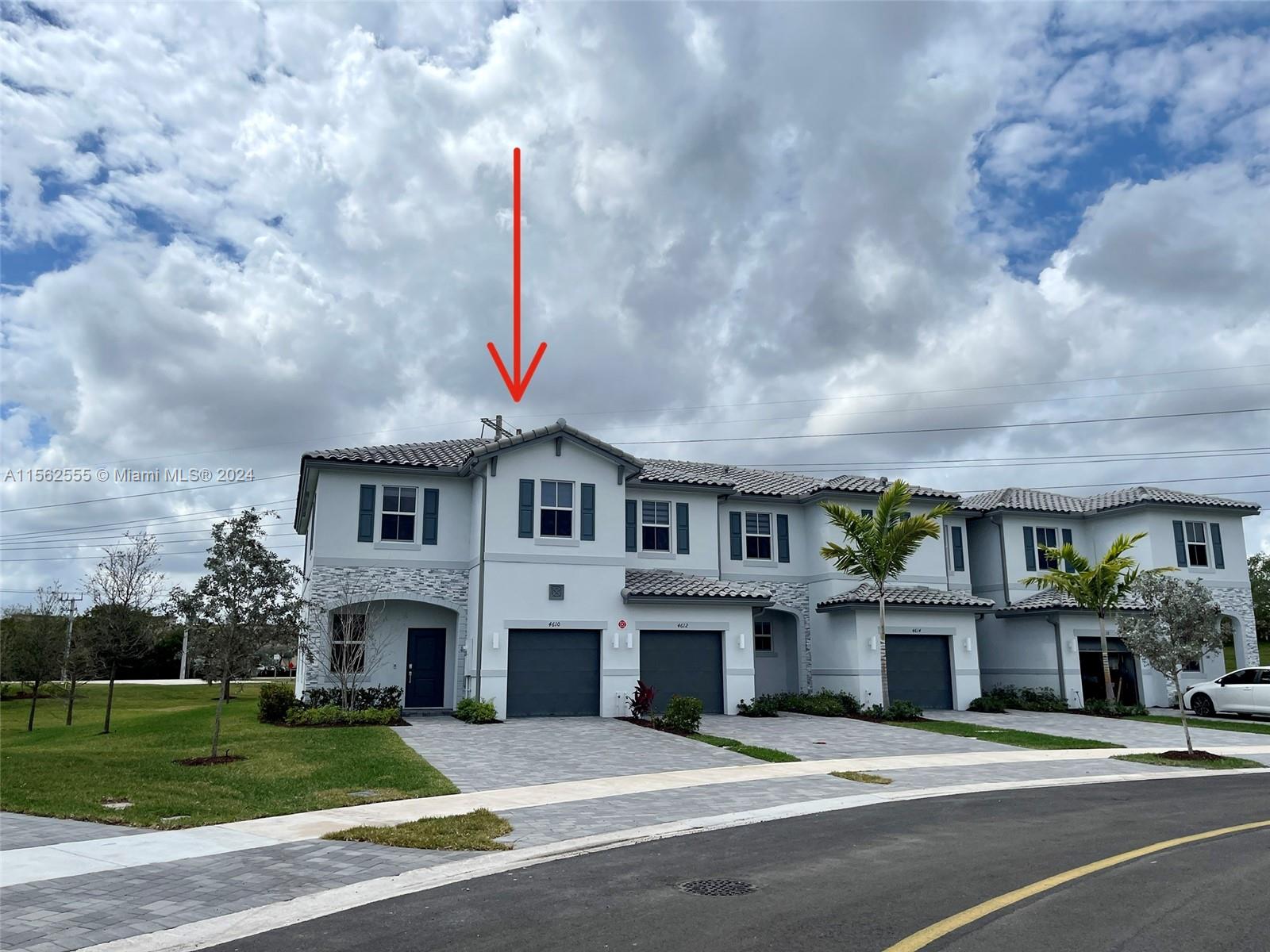 SUNSET TRAILS - Residential Lease
