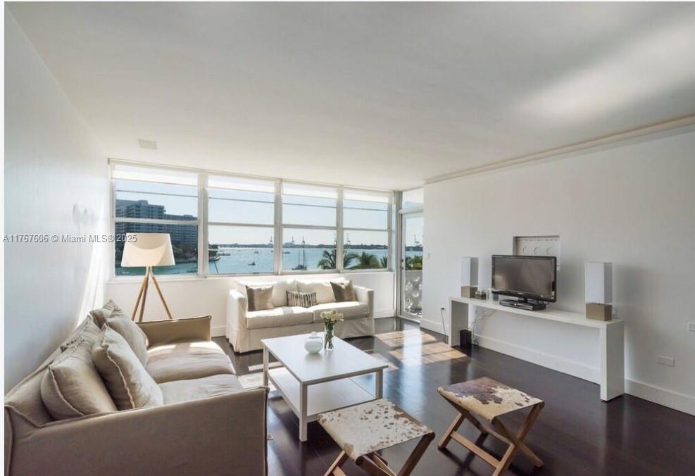 20 Island Ave 410