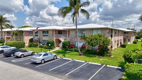 Condominium in Lighthouse Point FL 2753 28th St St.jpg