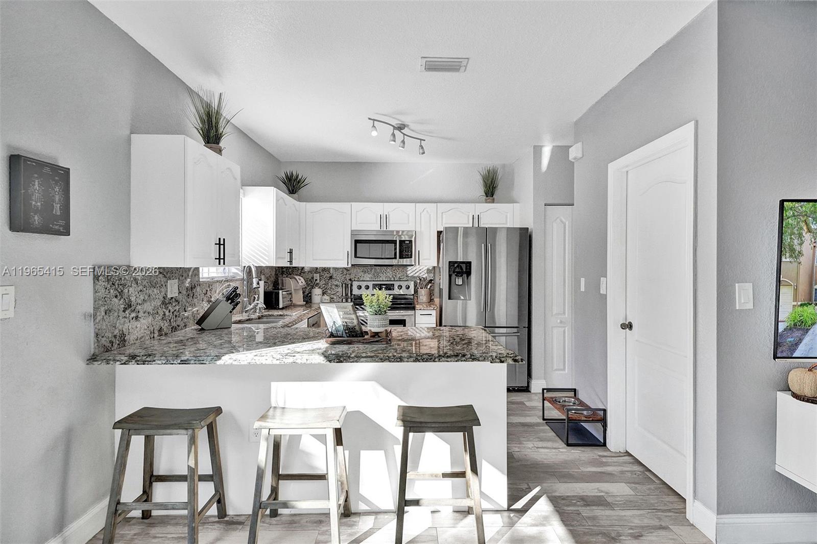 SANTA BARBARA 1ST ADDN - Residential Lease