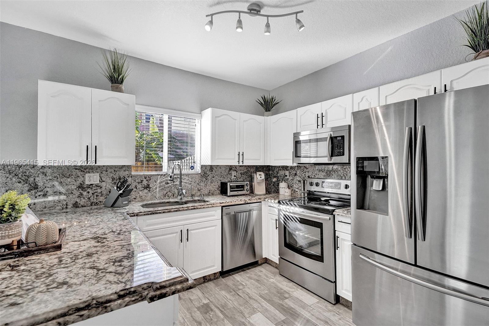 SANTA BARBARA 1ST ADDN - Residential Lease