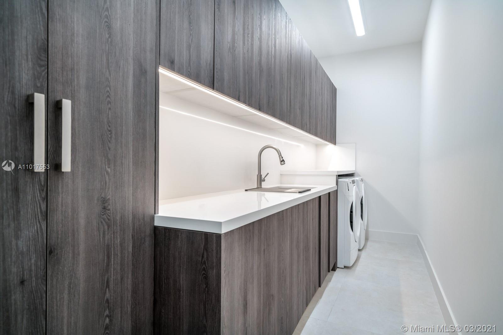 The Mansions Pinecrest - Residential