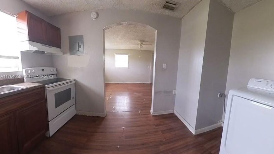 Looking for a fantastic investment property or a multi-generational living space? This spacious duplex offers two units with plenty of living space and modern conveniences.
Unit 1: 2 Bedrooms | 1 Bathroom
Unit 2: 6 Bedrooms | 3 Bathrooms
Washer/Dryer & Stove (Less than a Year Old in One Unit)
Ample Parking for Residents & Guests
Yard Perfect for Relaxing or Entertaining
Great Rental Potential or Owner-Occupied Investment

This property is perfect for investors looking for strong rental income or homeowners needing extra space for extended family. Don't miss out on this incredible opportunity!

Contact us today for more details or to schedule a showing!