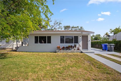 Single Family Residence in Hollywood FL 2114 Wiley Ct Ct.jpg
