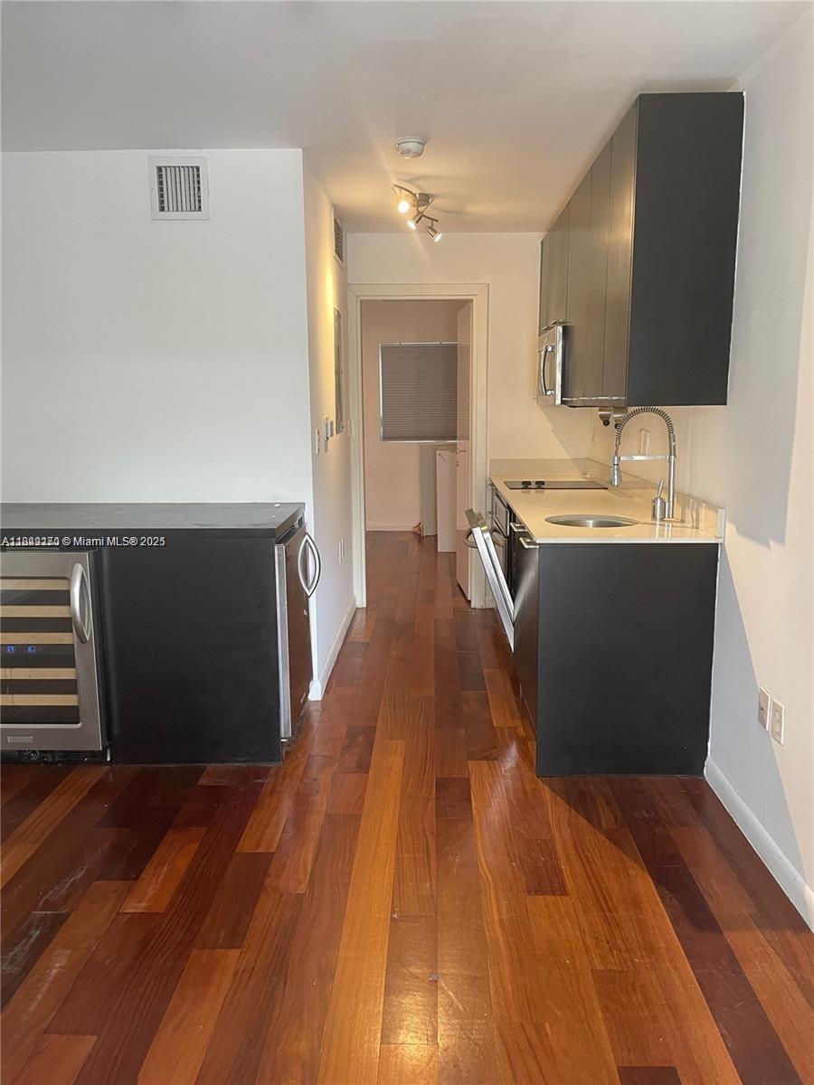 Located next to Lincoln Rd Mall and just a stroll away to the beach. Washer in the unit and internet included in the rent.