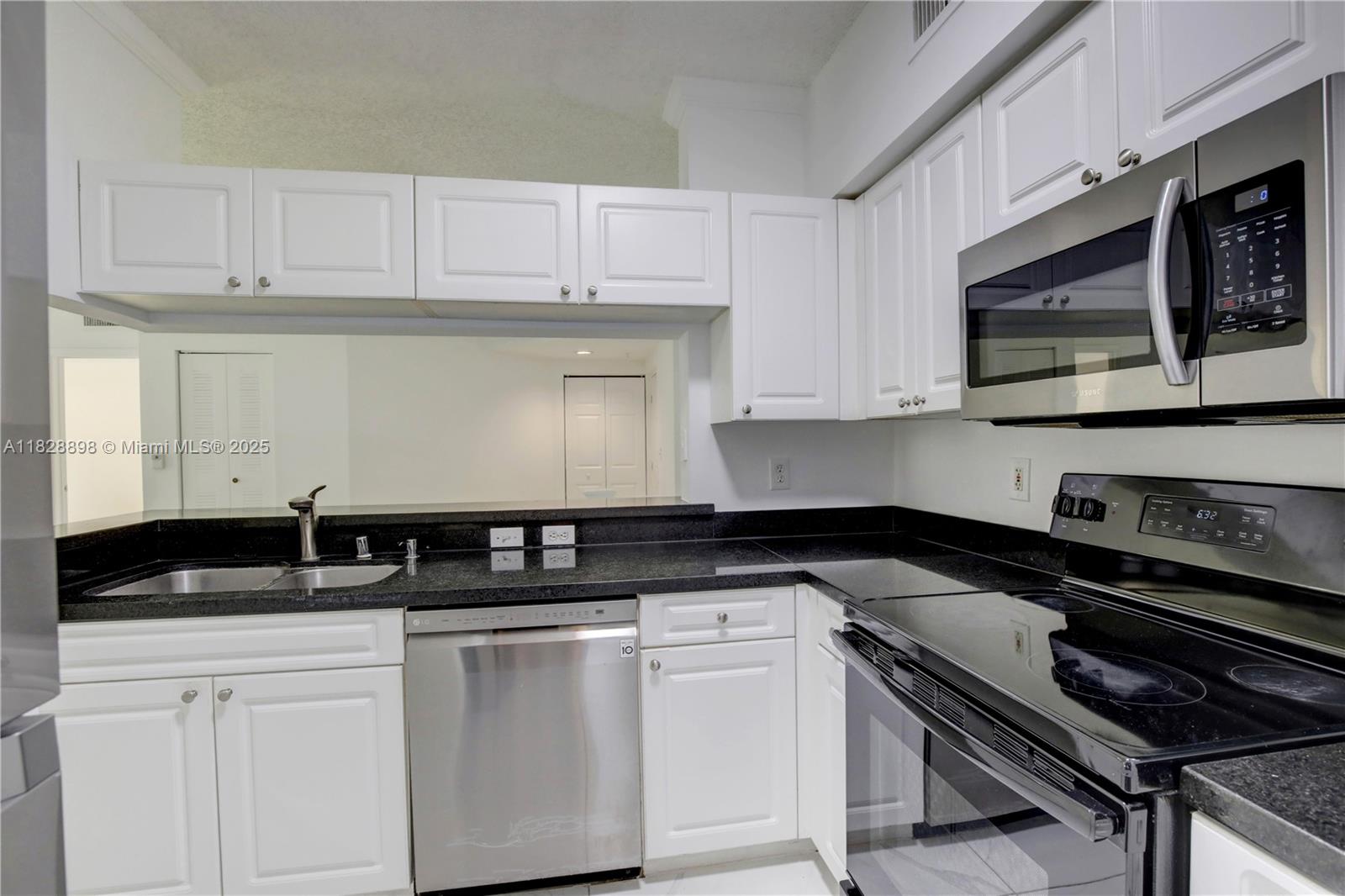 PORTO BELLAGIO CONDO - Residential