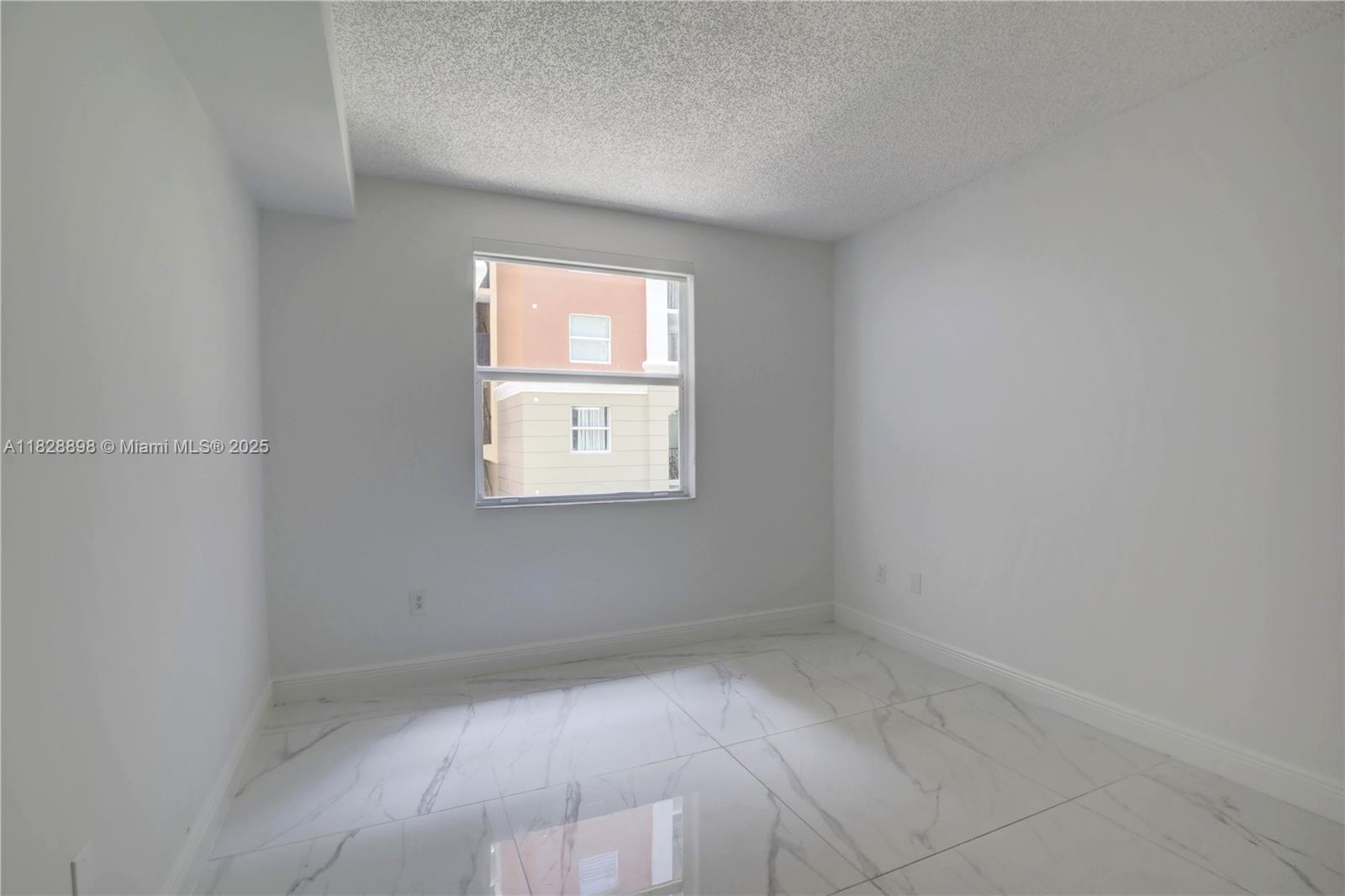 PORTO BELLAGIO CONDO - Residential