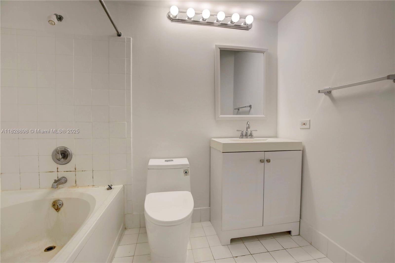 PORTO BELLAGIO CONDO - Residential