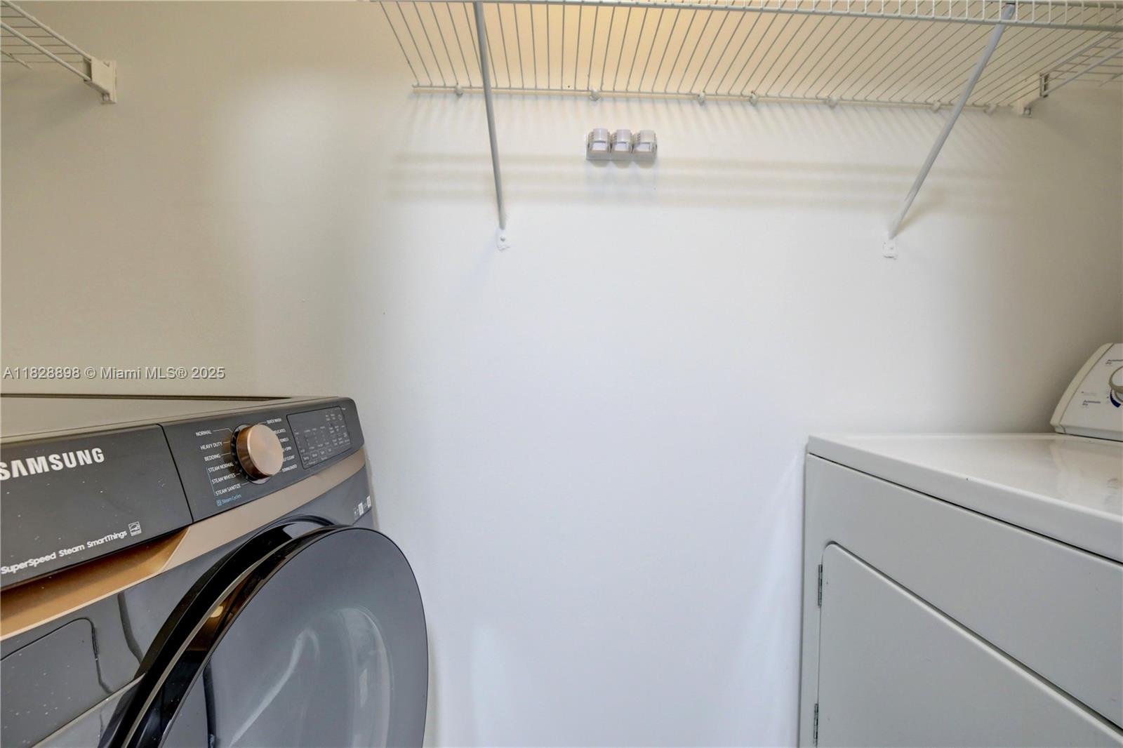 PORTO BELLAGIO CONDO - Residential