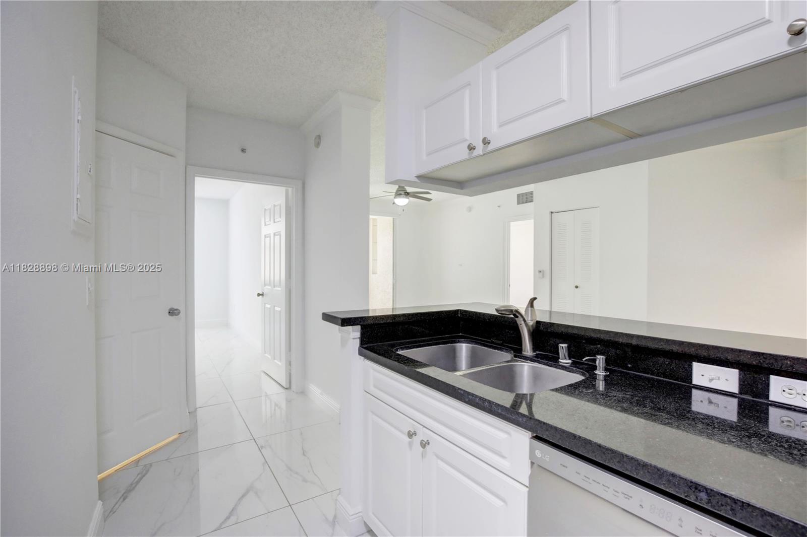 PORTO BELLAGIO CONDO - Residential