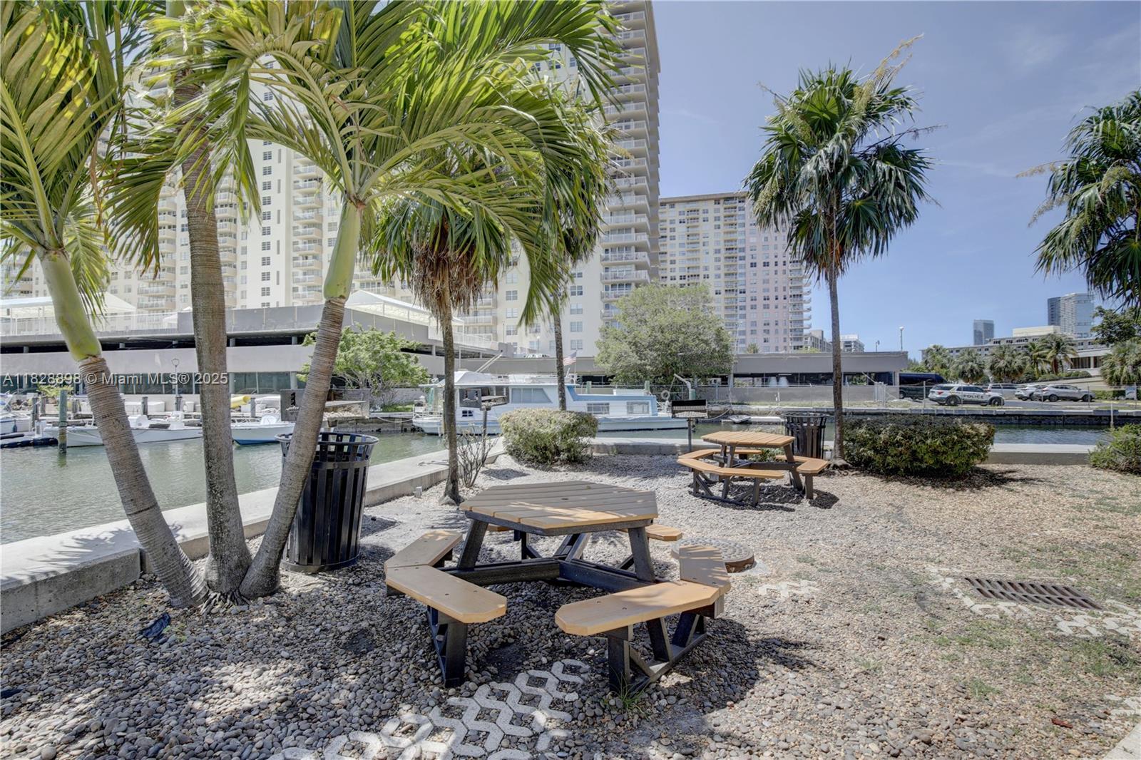 PORTO BELLAGIO CONDO - Residential