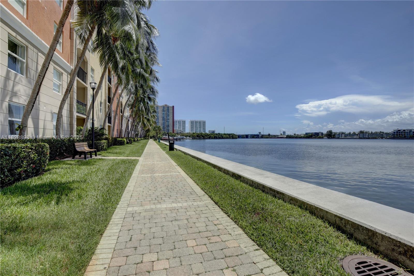 PORTO BELLAGIO CONDO - Residential