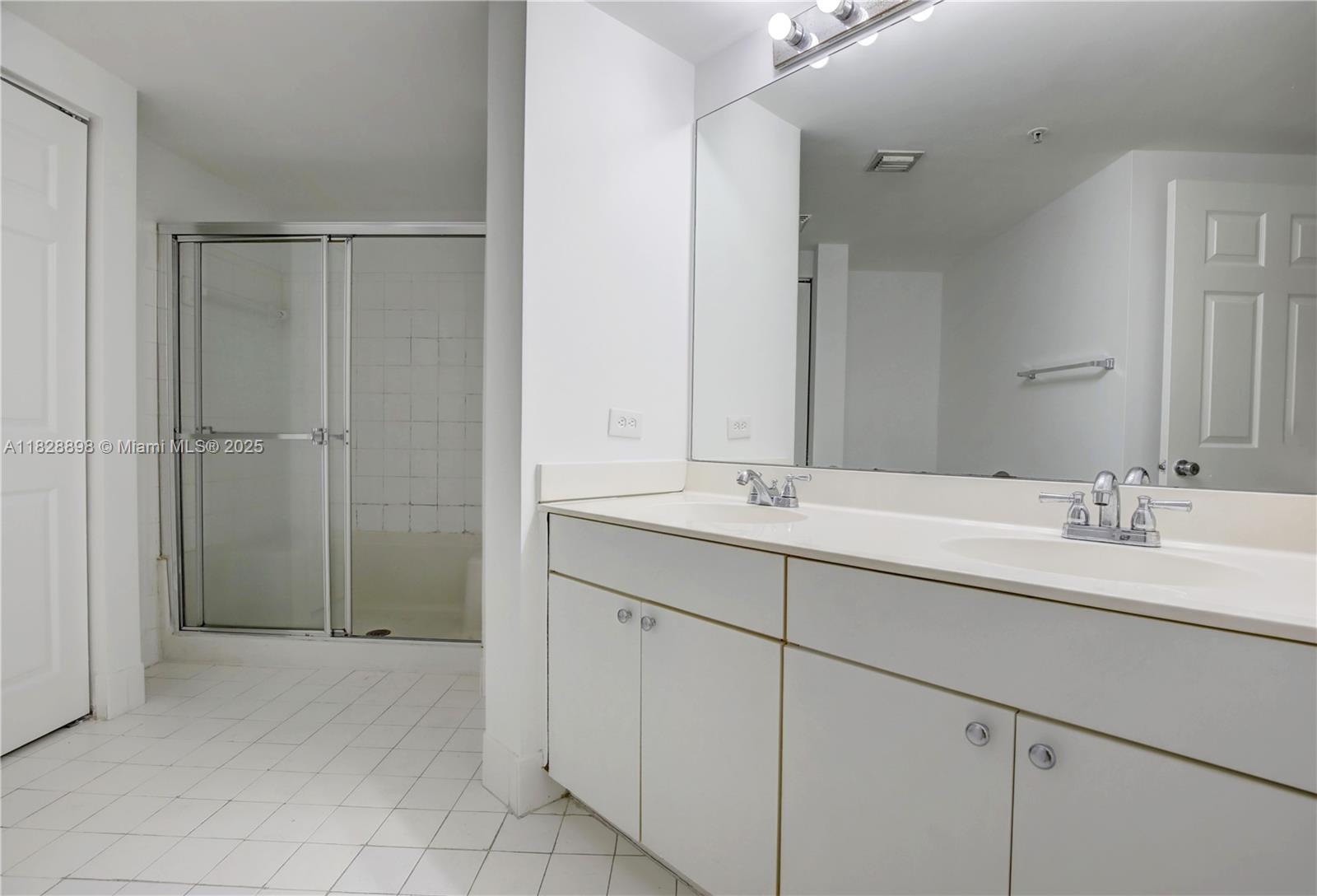 PORTO BELLAGIO CONDO - Residential