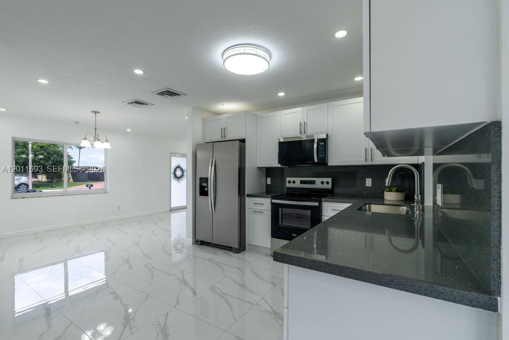 PASADENA LAKES SOUTH - Residential