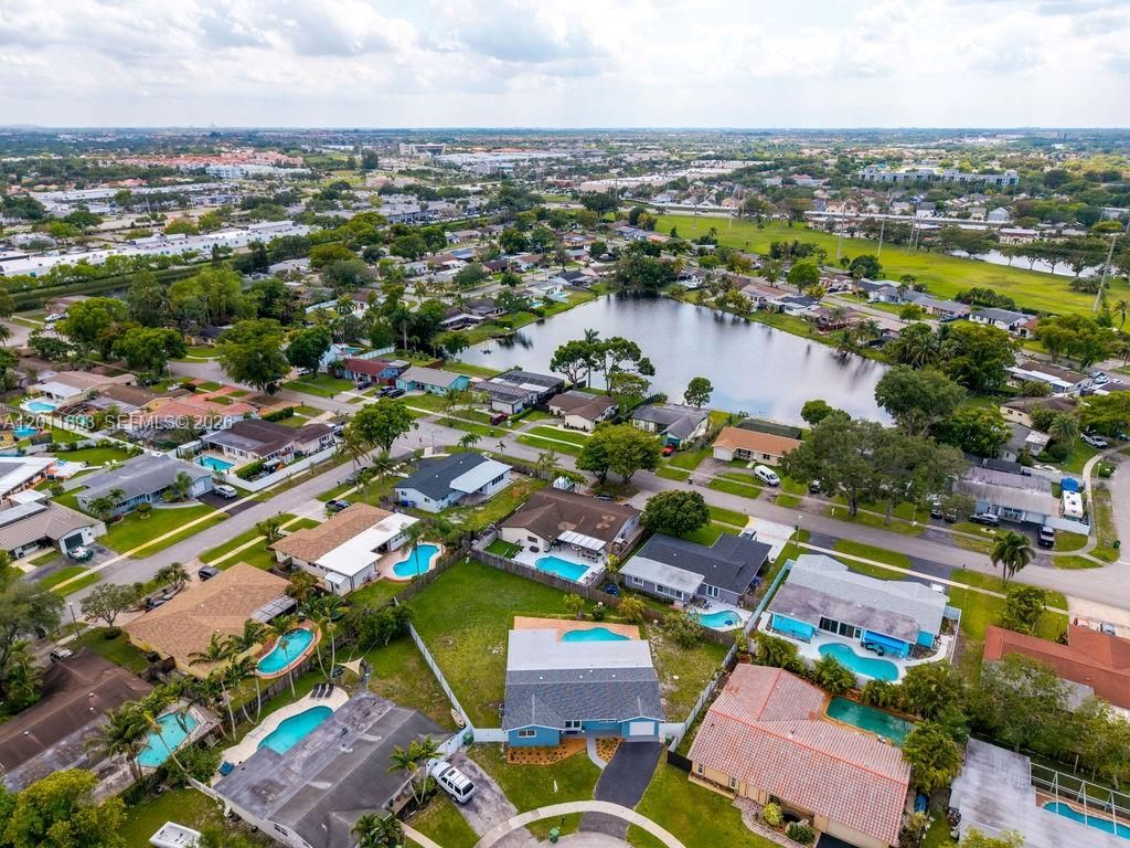 Photo of 510 NW 97th Ter, Pembroke Pines, FL 33024 (MLS # A12011693)
