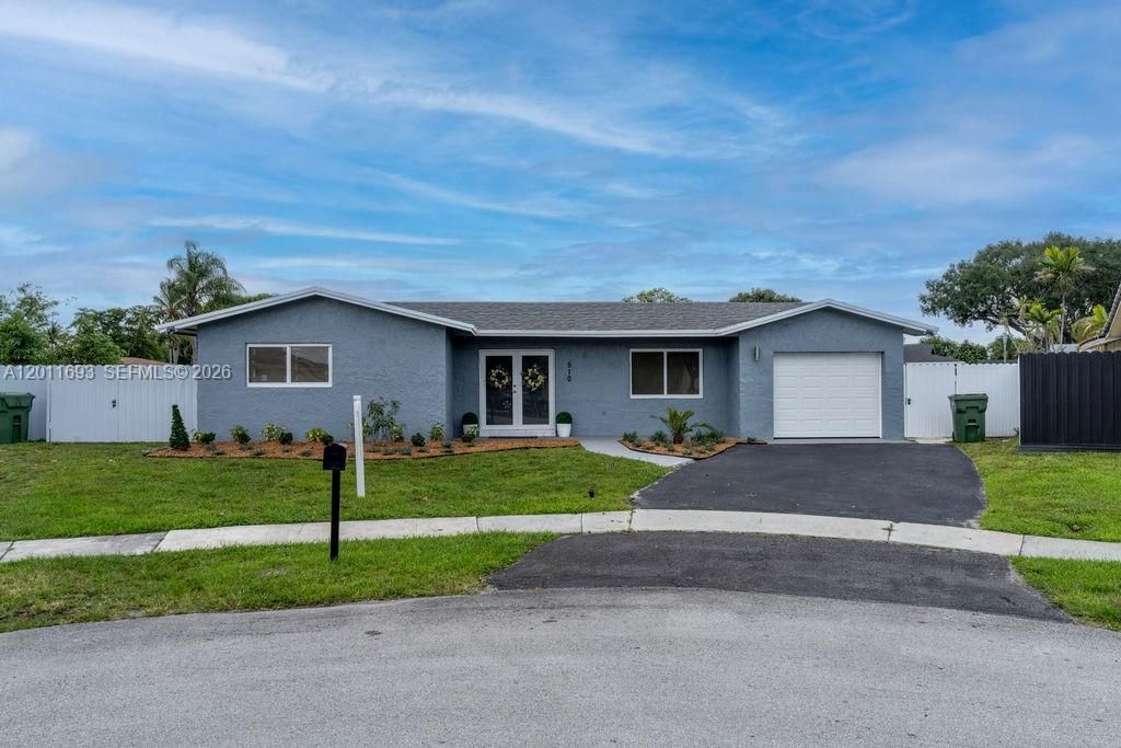 Photo of 510 NW 97th Ter, Pembroke Pines, FL 33024 (MLS # A12011693)