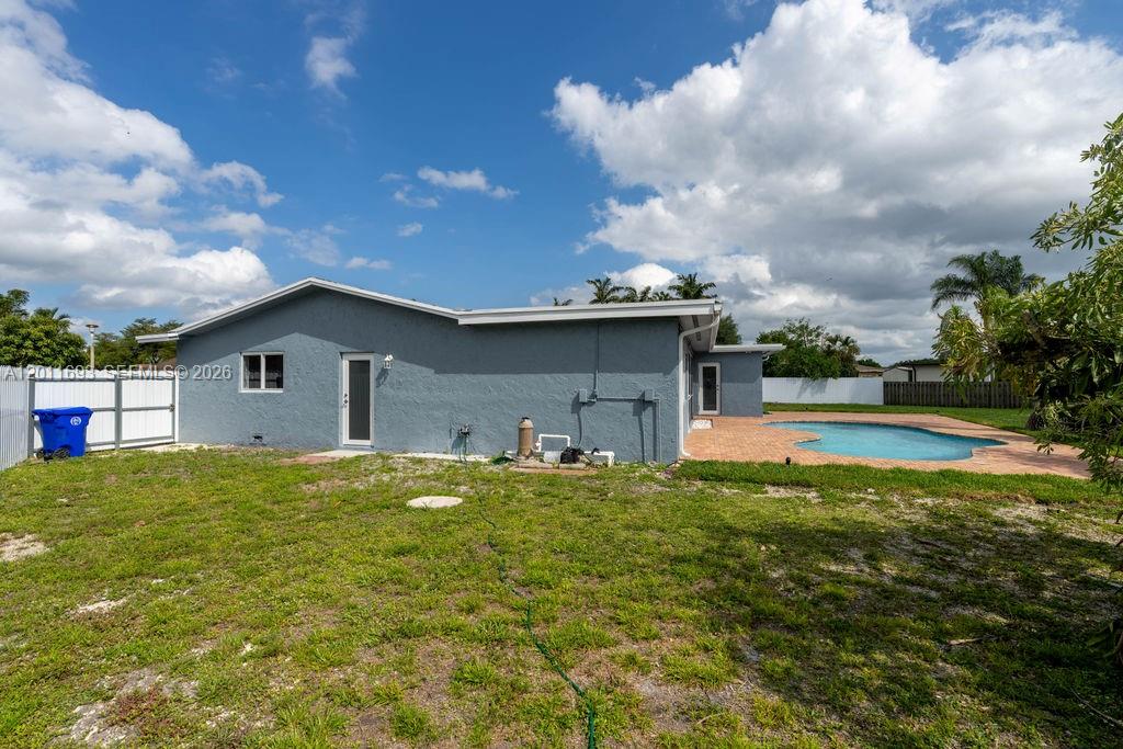 PASADENA LAKES SOUTH - Residential