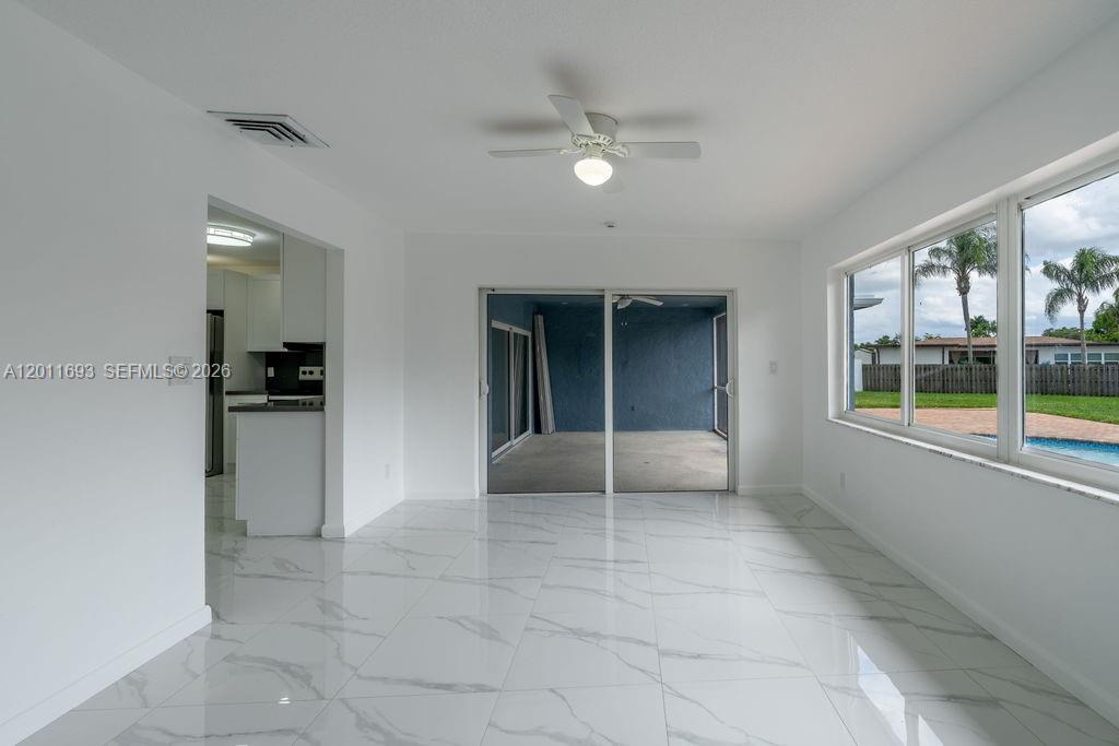 PASADENA LAKES SOUTH - Residential