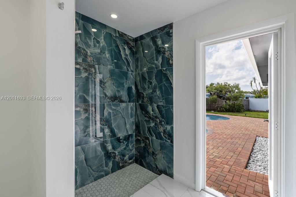 PASADENA LAKES SOUTH - Residential