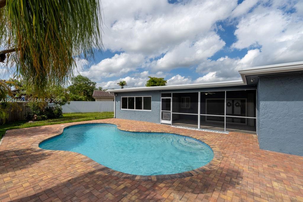 PASADENA LAKES SOUTH - Residential