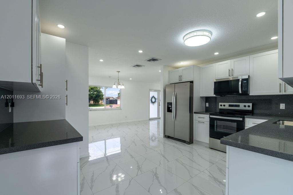 PASADENA LAKES SOUTH - Residential