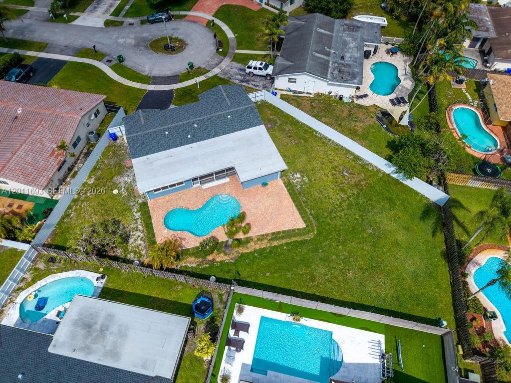 PASADENA LAKES SOUTH - Residential