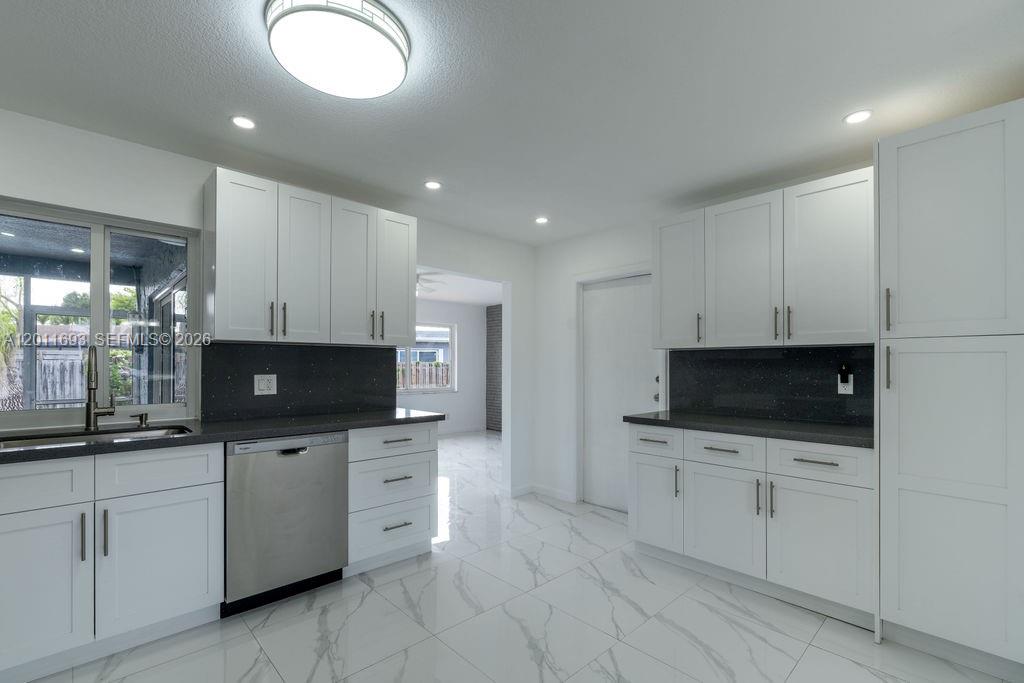 PASADENA LAKES SOUTH - Residential