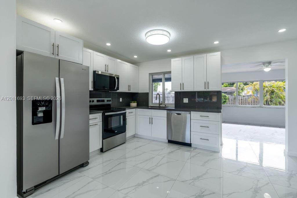 PASADENA LAKES SOUTH - Residential