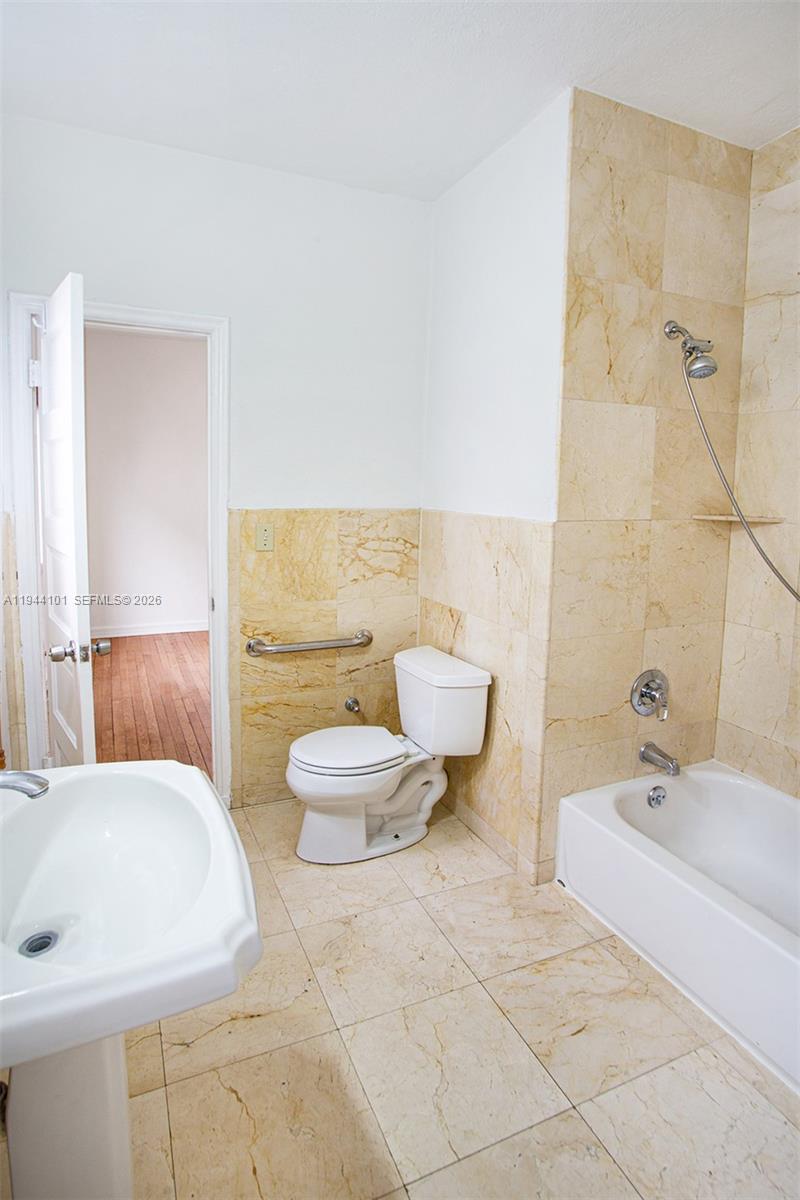 BRICKELL ESTATES - Residential