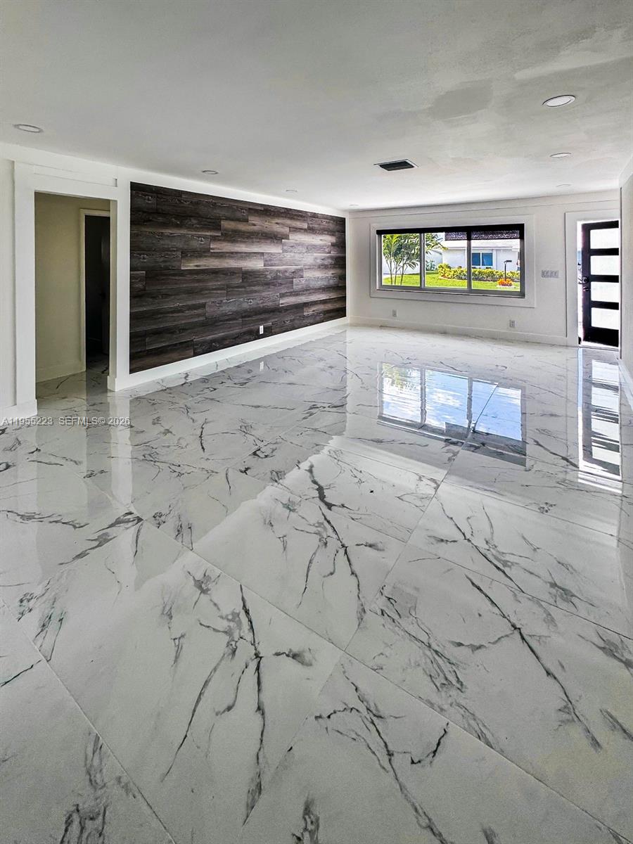 PALM BEACH LEISUREVILLE R - Residential