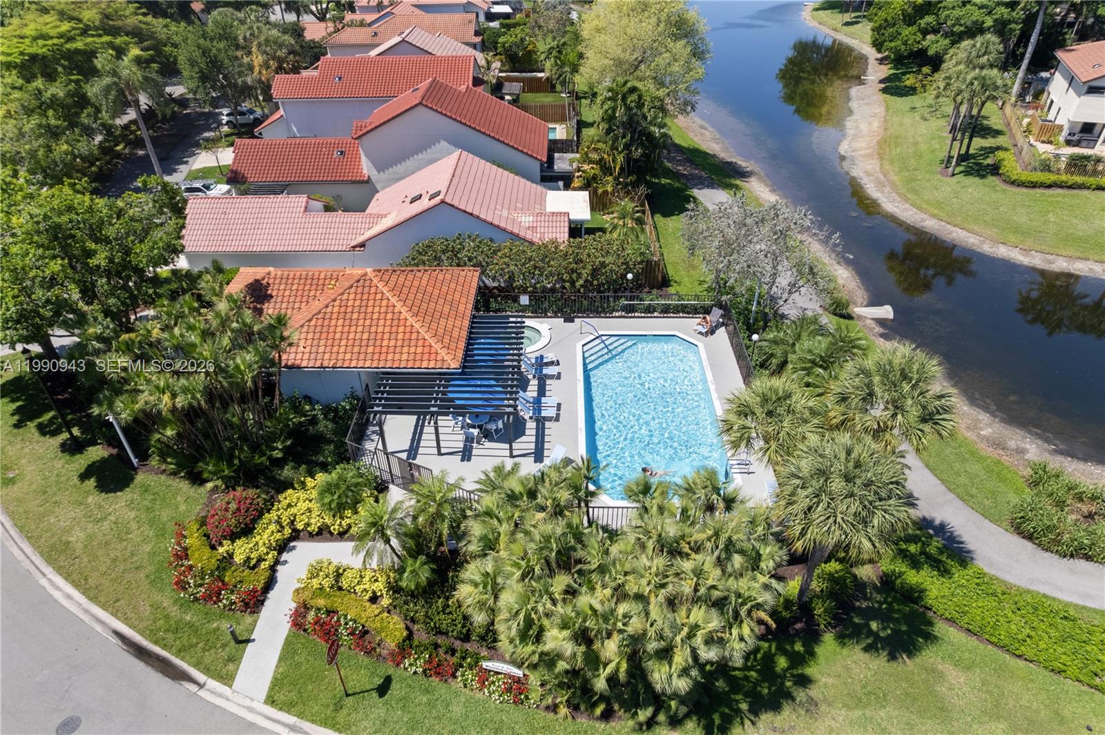 WIMBLEDON VILLAS OF VIA V - Residential