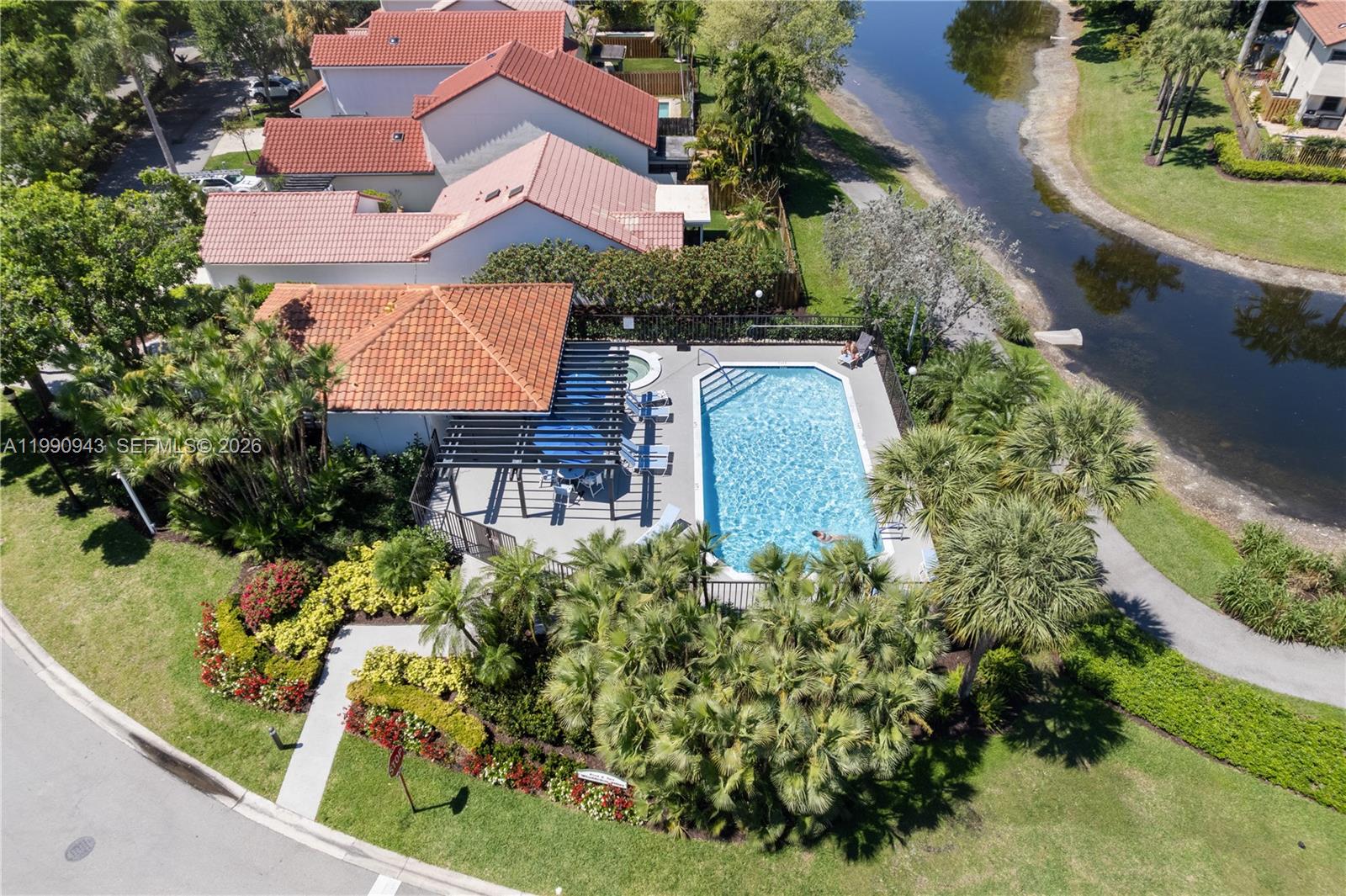 WIMBLEDON VILLAS OF VIA V - Residential