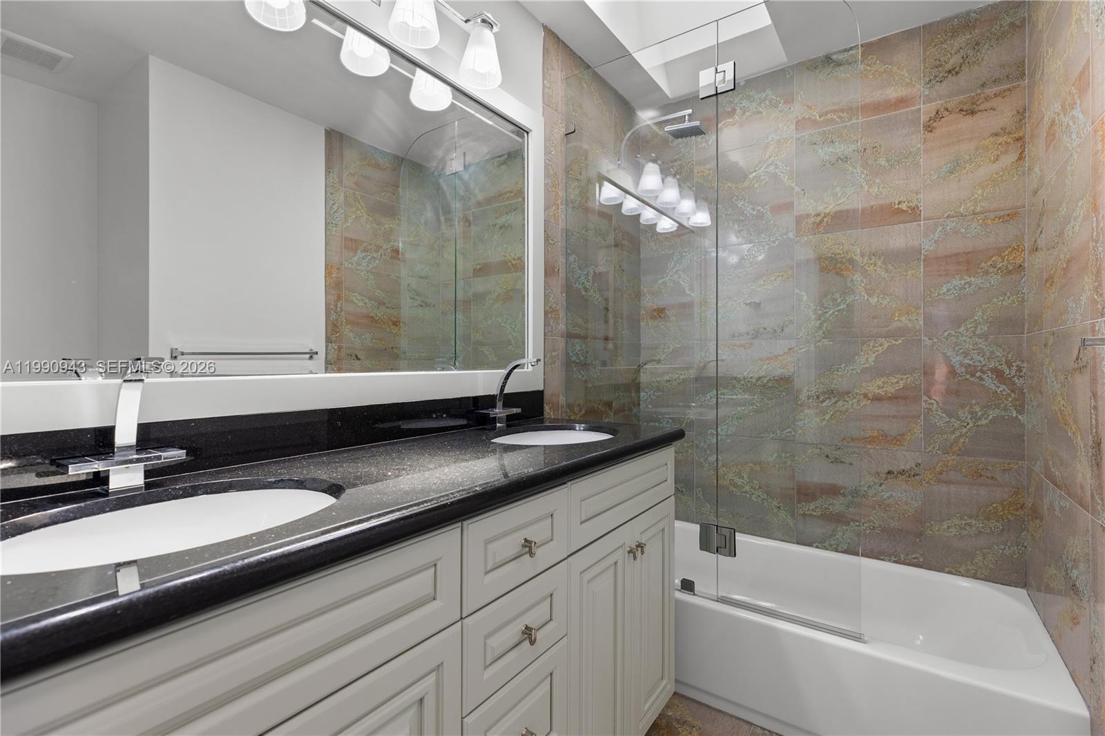 WIMBLEDON VILLAS OF VIA V - Residential