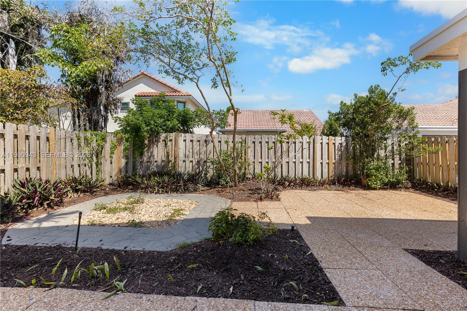 WIMBLEDON VILLAS OF VIA V - Residential