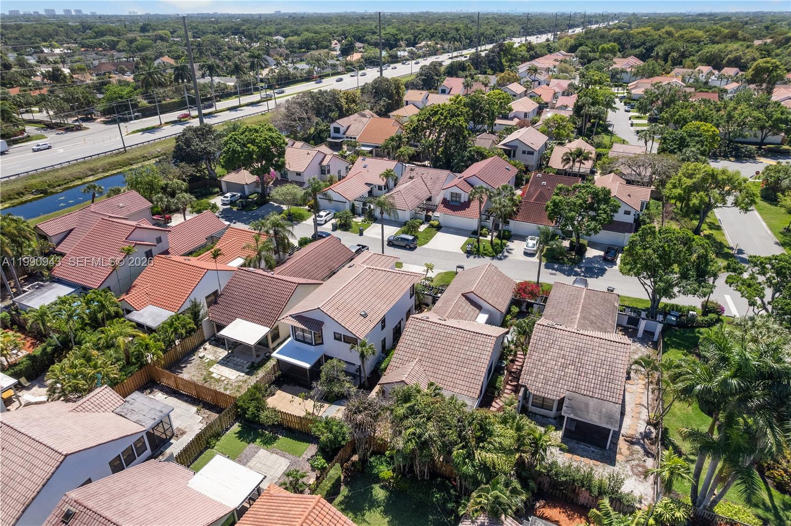 WIMBLEDON VILLAS OF VIA V - Residential