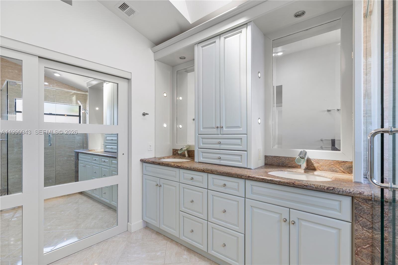 WIMBLEDON VILLAS OF VIA V - Residential