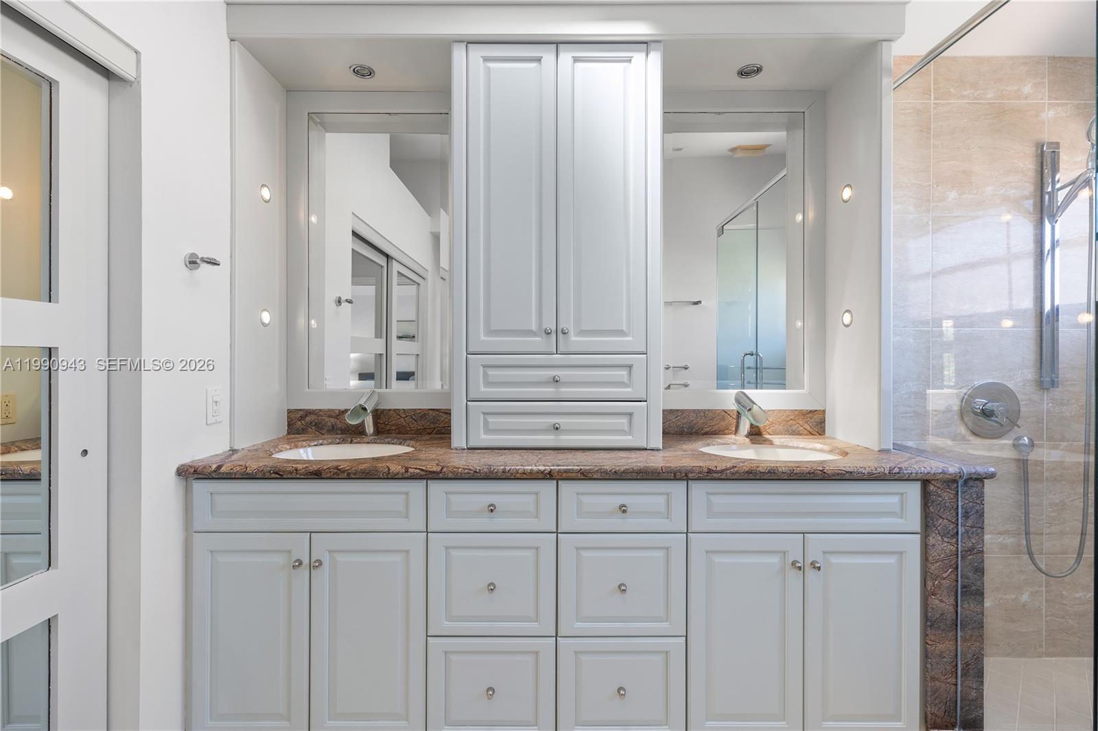 WIMBLEDON VILLAS OF VIA V - Residential