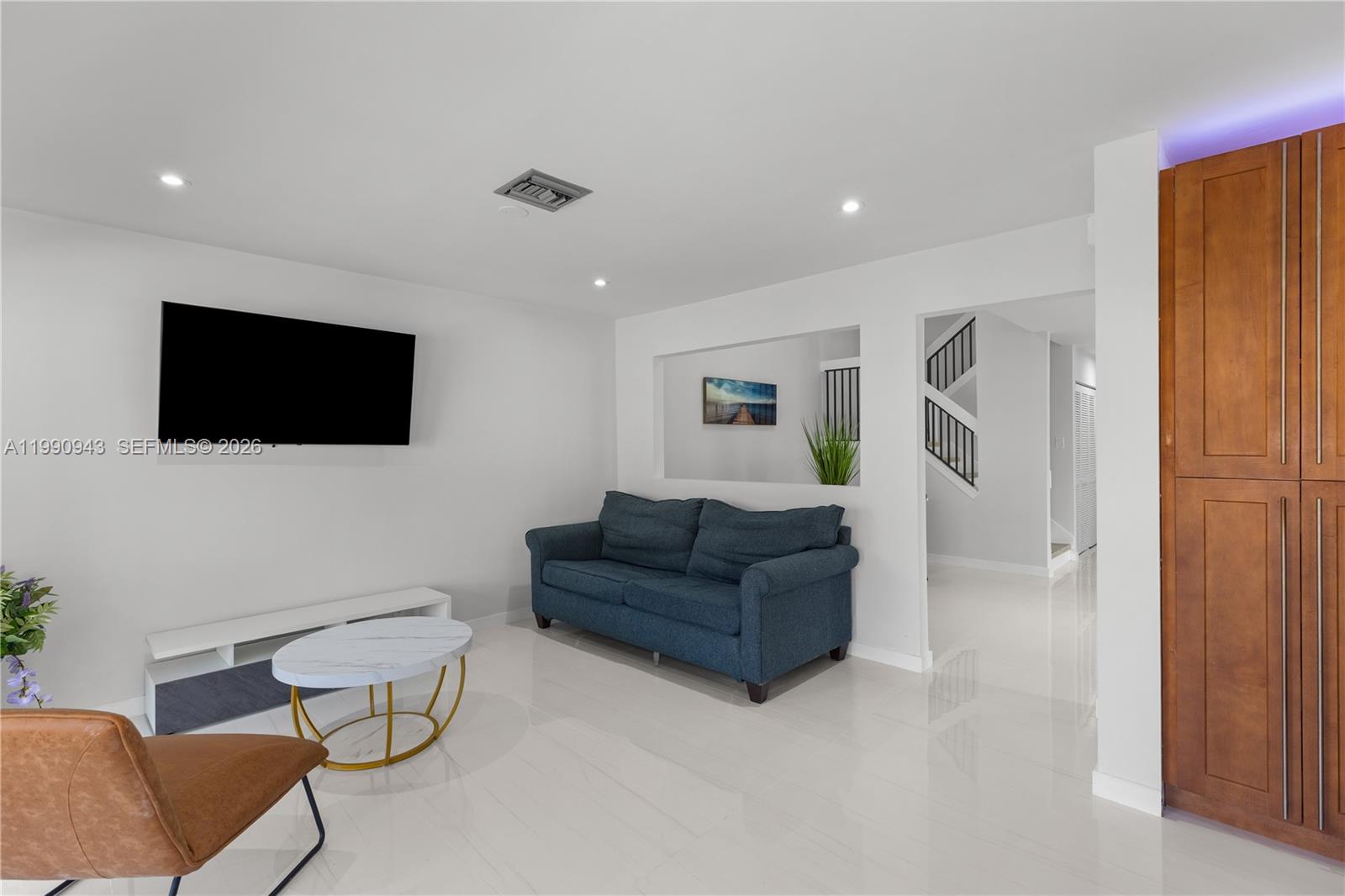 WIMBLEDON VILLAS OF VIA V - Residential