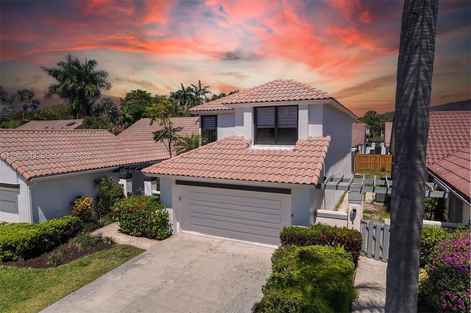 WIMBLEDON VILLAS OF VIA V - Residential