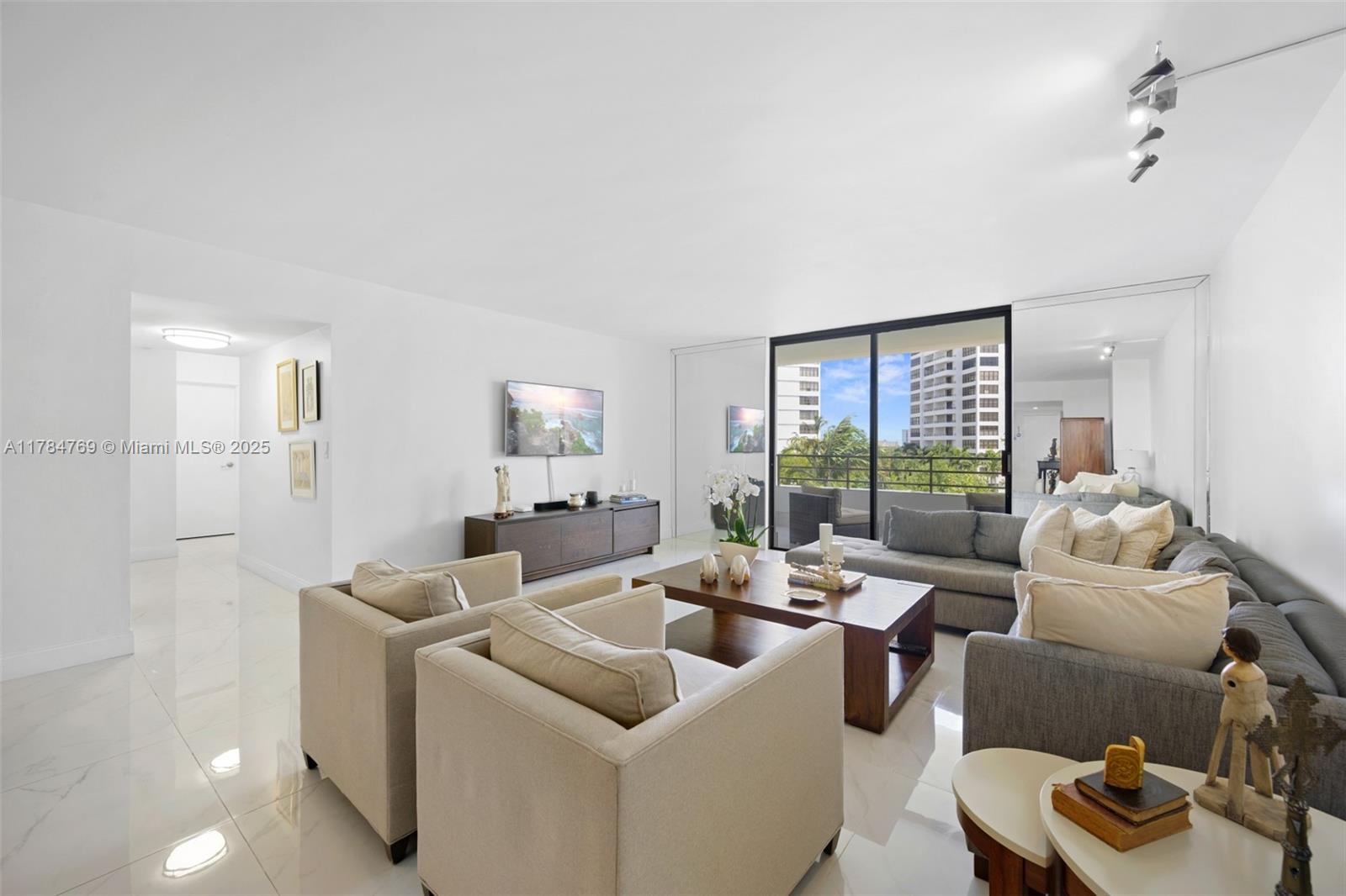 500 Three Islands Blvd 206