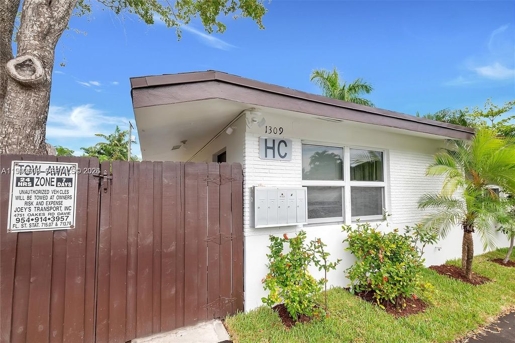 Photo of 1309 NE 16th Ter #1, Fort Lauderdale, FL 33304 (MLS # A11992609)