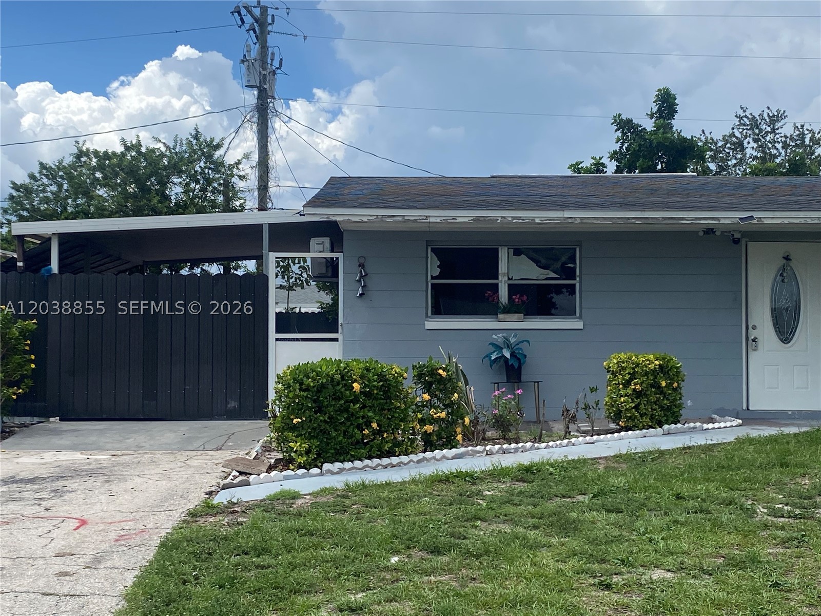 Photo 1 of 19 — 1111 N VINEYARD ST, Lehigh Acres, FL 33936