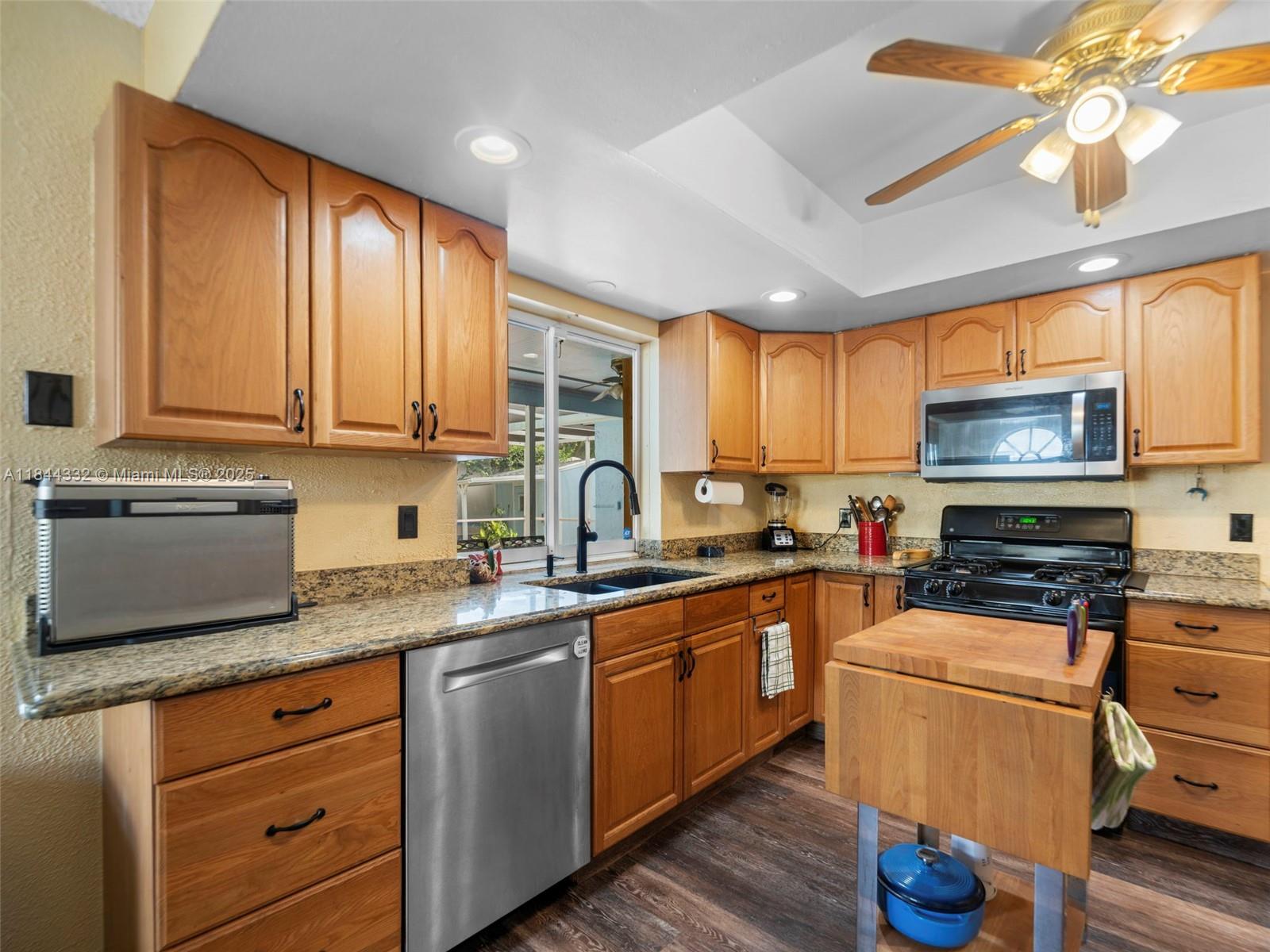 SUNRISE GOLF VILLAGE - Residential