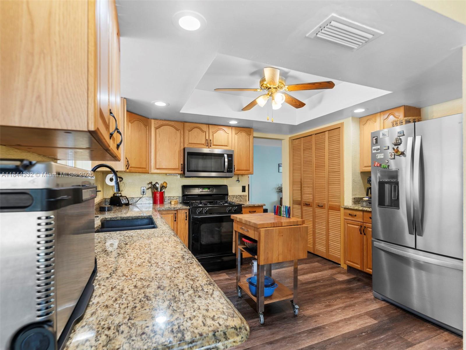 SUNRISE GOLF VILLAGE - Residential