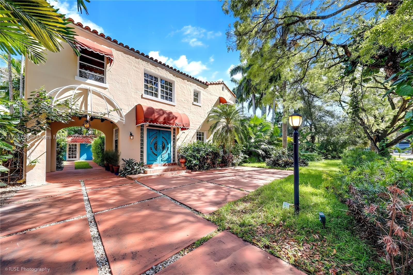 423 Alcazar Ave
