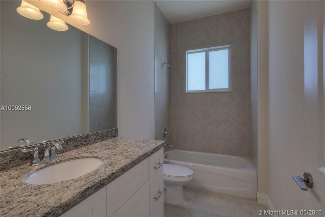 PALMETTO BAY ESTATES - Residential Lease